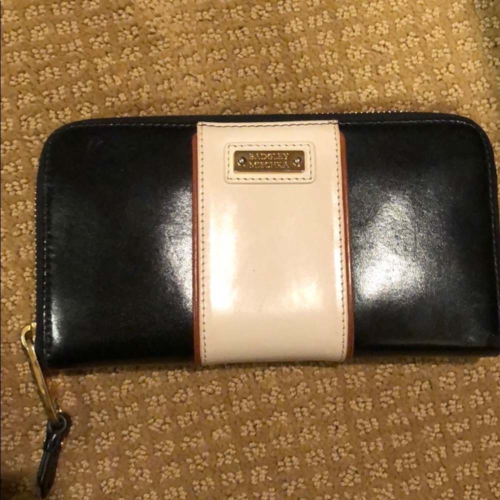 Badgley Mischka wallet